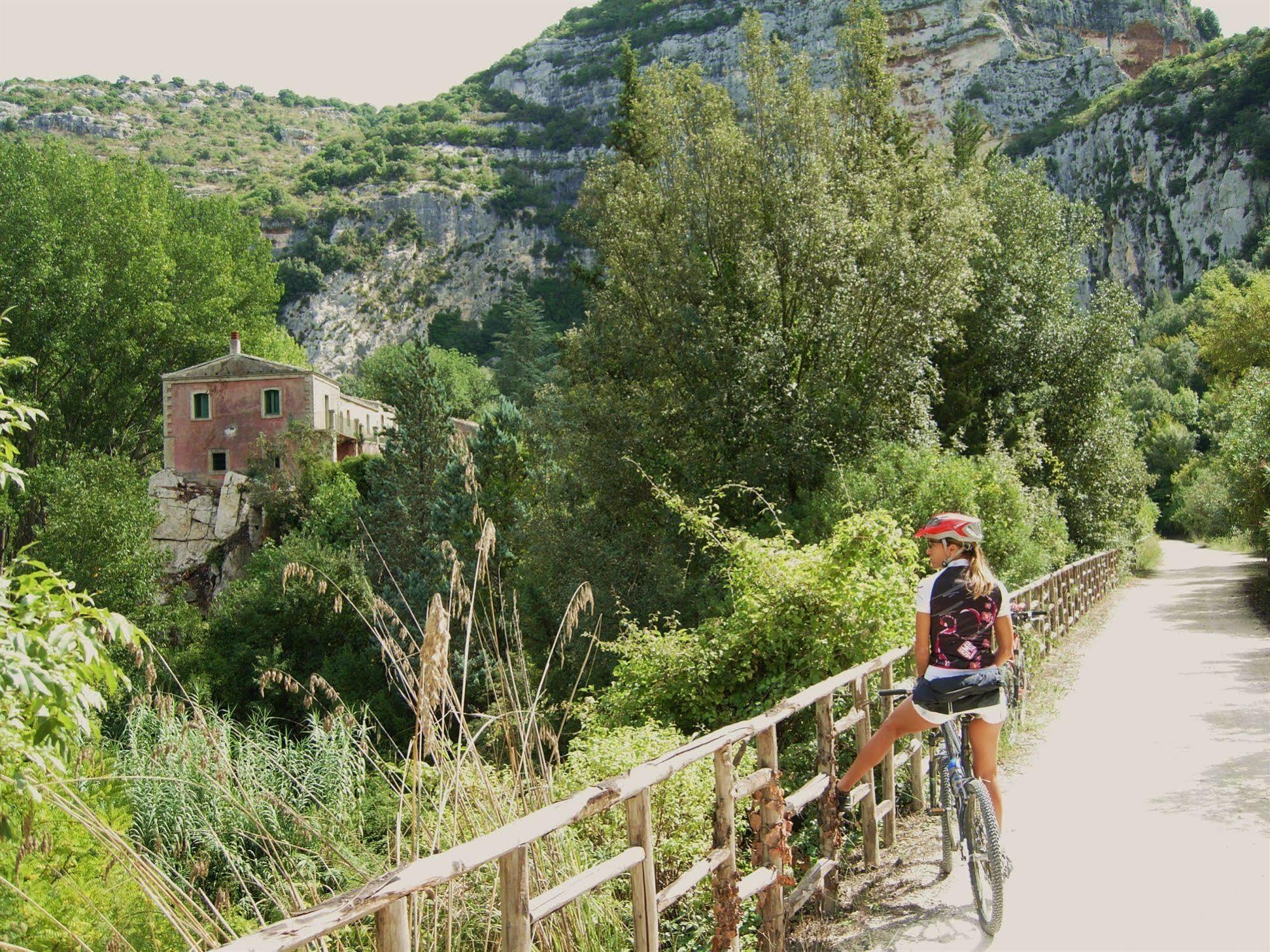 ホテル Parco Della Rocca プンタ・ブラッチェット エクステリア 写真